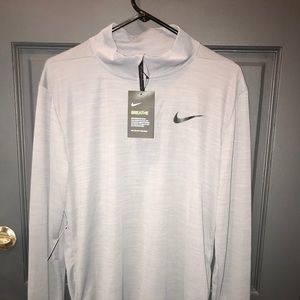 Nike -Standard Fit -Dri-Fit Breathe Faberics